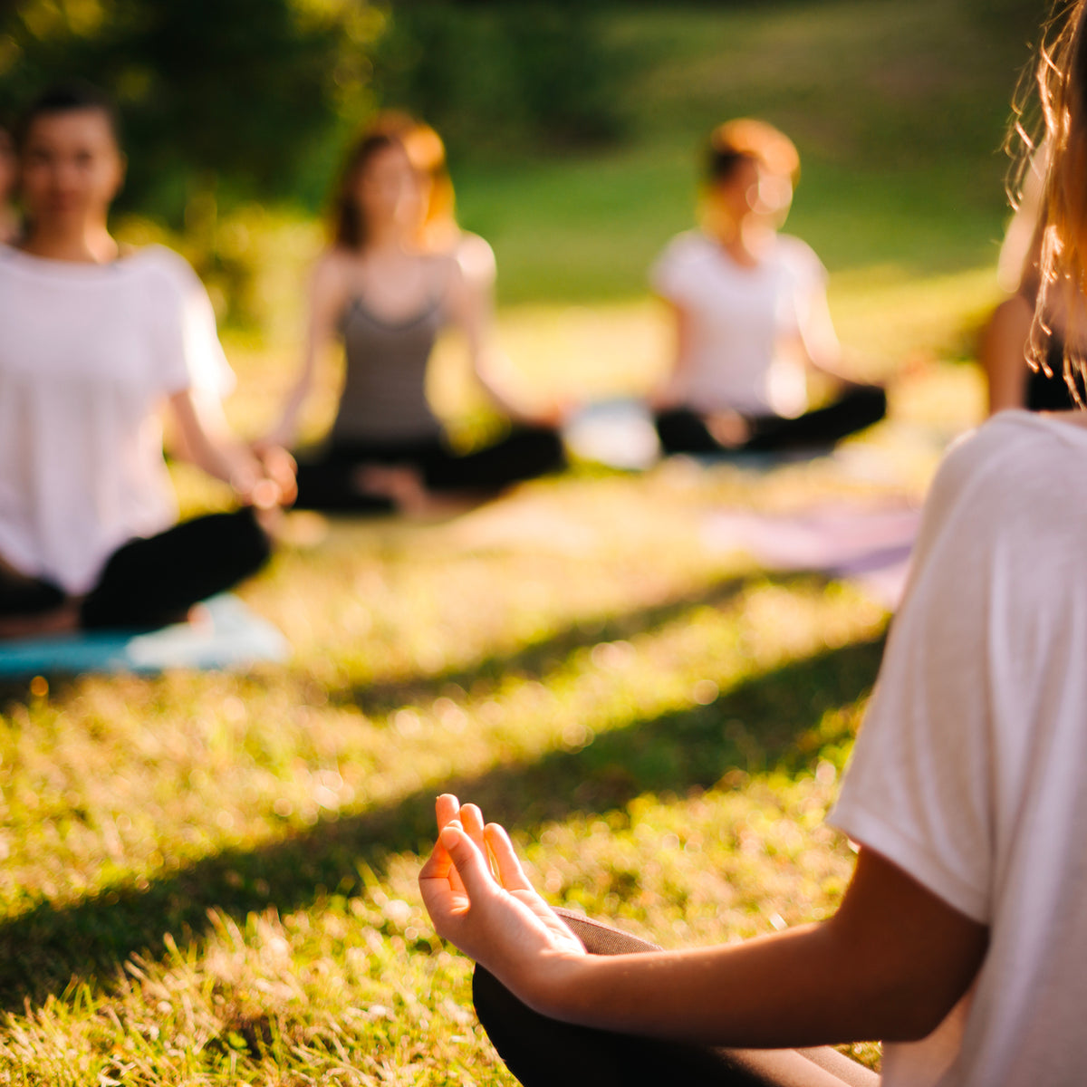 8 MODI PER MIGLIORARE LA TUA PRATICA YOGA CON I MATTONCINI - Consigli di  Yoga Essential